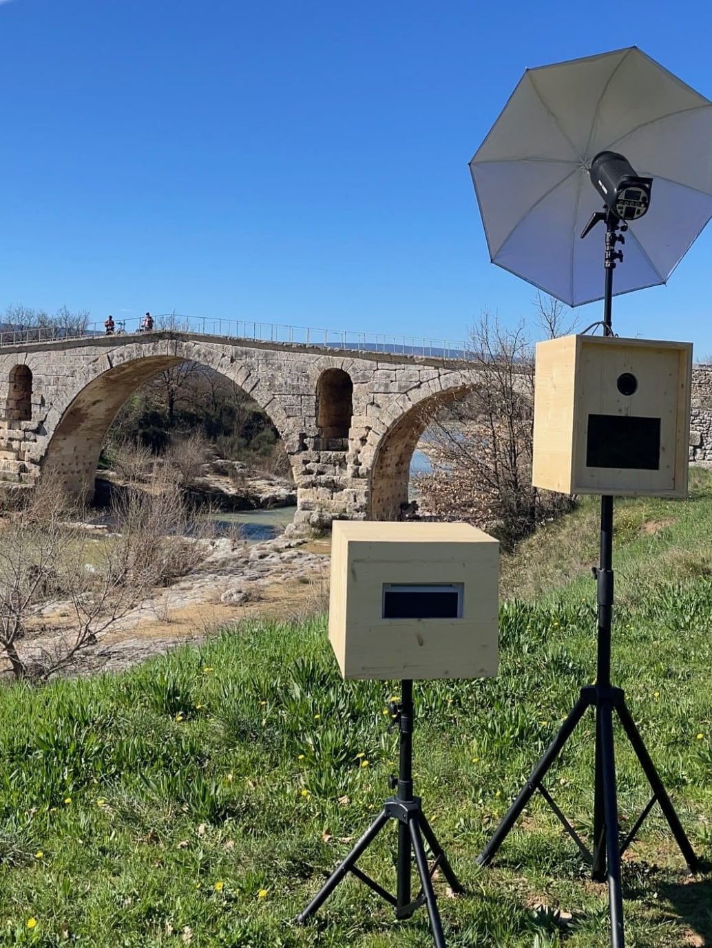 Deux bornes photobooth Provence Photobooth installées en extérieur dans le Luberon